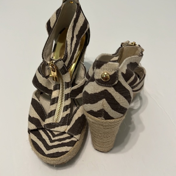 Michael Kors canvas wedge size 6 - Picture 3 of 4